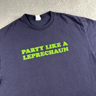 Camisa masculina vintage citação engraçada grande azul festa como um duende irlandês Y2K - Imagem 1 de 4