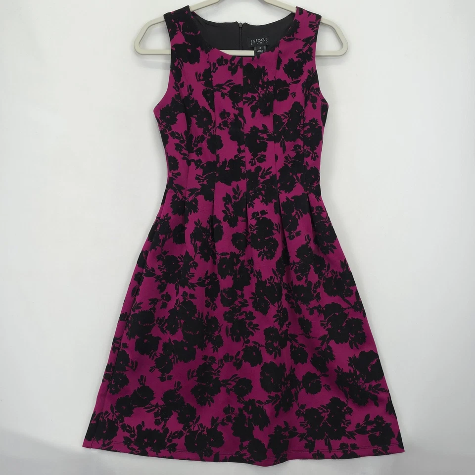 Vestido En Focus Studio 4 Rosa Negro Terciopelo Burnout Floral Ajuste y Acampanado Cachicho Foto 1 de 4