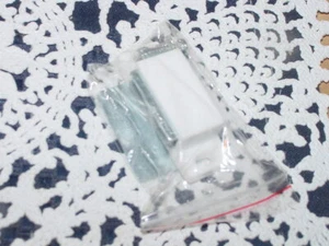 Zehn (10) Magnetschrank & Türhaken, Verschlüsse, Rollladenmagnete, weiß, NEU! - Bild 1 von 5