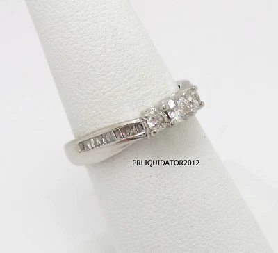 Обручальное или свадебное кольцо из белого золота 10 карат с натуральным круглым бриллиантом 1/2 карата - Изображение 1 из 4