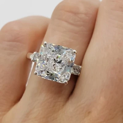 Anillo para mujer de oro blanco de 14 k con diamante blanco de corte radiante certificado de 5 quilates Foto 1 de 4