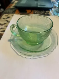 HAZEL ATLAS GLASS CO. FLORENTINE #1 or POPPY #1 GREEN CUP & SAUCER SET! - Picture 1 of 5