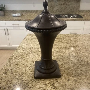 Greenbrier Vase mit Frosch & Deckel. Southern Living. Urne - Bild 1 von 6