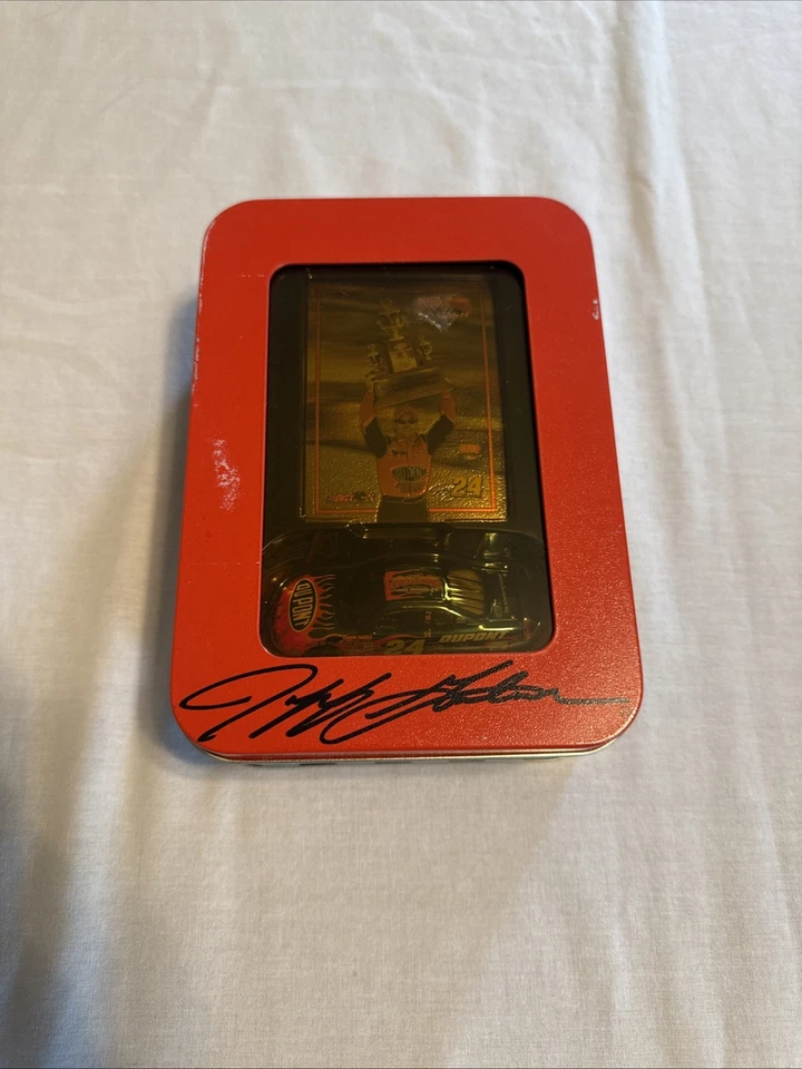 De colección 2002 NASCAR Jeff Gordon #24 Champion Tin 1:64 Die-Cast Car & Card Foto 1 de 4