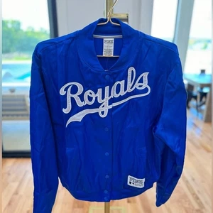 Neu mit Etikett - Vintage KC ROYALS Satin Bomberjacke - LIMITED EDITION💙⚾️🏟️🧢 - Bild 1 von 6