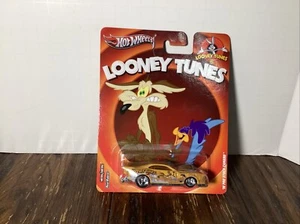 Hot Wheels Looney Tunes Wile E Coyote - Road Runner ‘10 Pro Stock Camaro Car - Picture 1 of 3