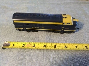Tyco HO Gauge Santa Fe Locomotive 4015 - Picture 1 of 7