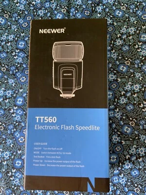 Neewer TT560 Flash Speedlite for DSLR Cameras with Standard Hot Shoe - Image 1 of 4