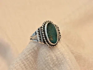 Vintage Artisan Turquoise Sterling Silver Bezel Set Unique Band Ring Size 4.5 - Picture 1 of 11