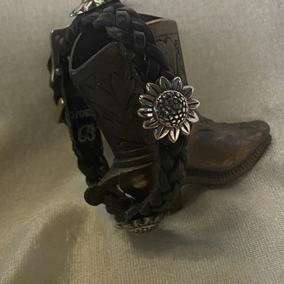 Браслет Brighton кожаный плетеный серебристый 3 подсолнухи пряжка коричневый 9» длиной - Изображение 1 из 4