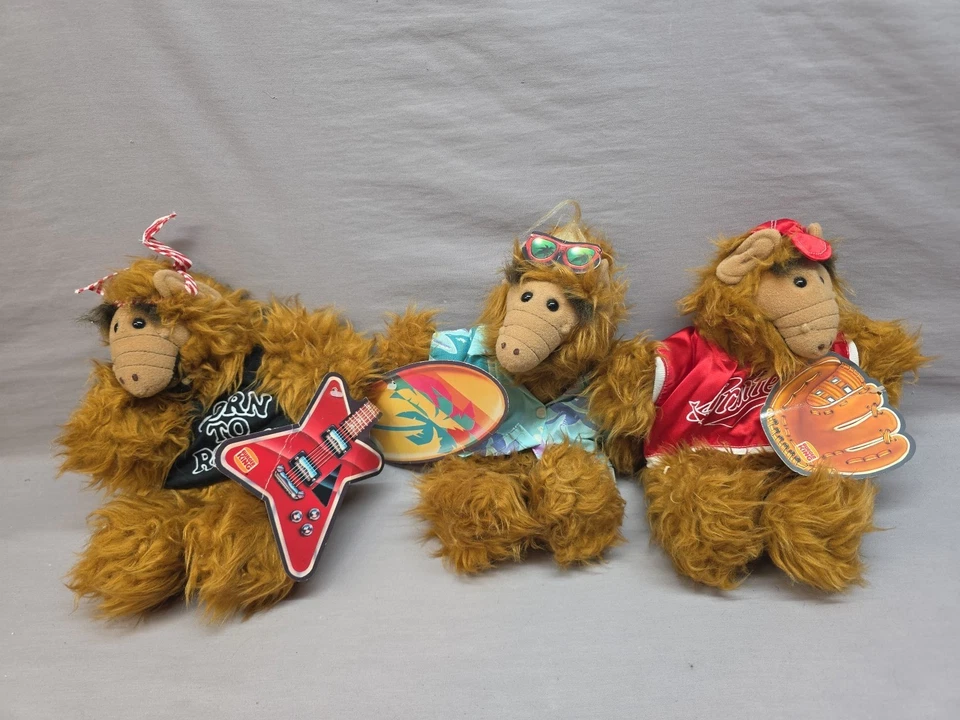 3 Vintage 1988 ALF HAND PUPPETS Born To Rock, Baseball, Surfer 2 Records - Image 1 of 4
