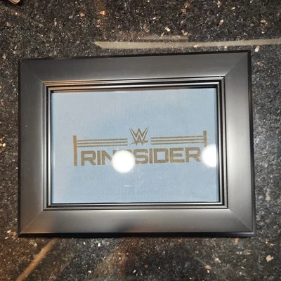 Peça de lona emoldurada WWE. Autêntico vendido para portadores de ingressos VIP Ringsider. - Imagem 1 de 4