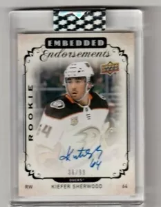 2018-19 Clear Cut Hockey Embedded Endorsements Rookie Kiefer Sherwood Ducks /99 - Bild 1 von 2
