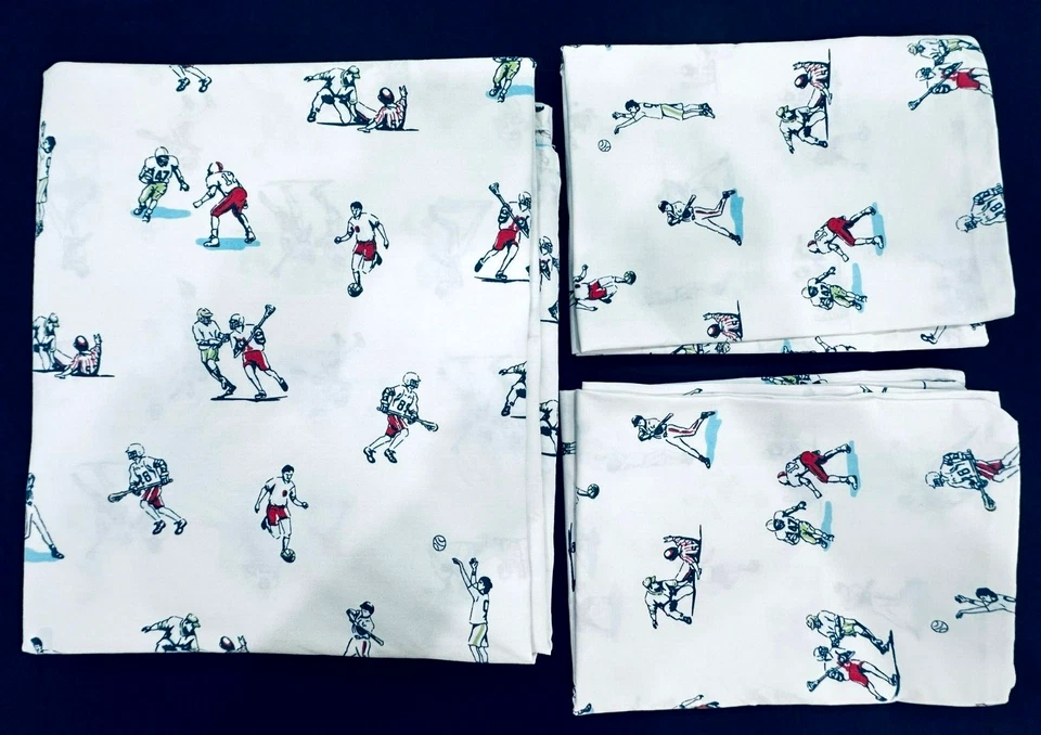 Raro Juego COMPLETO de 3 Sábanas Planas y 2 FUNDAS DE ALMOHADA Patrón Deportivo de Pottery Barn Kids Foto 1 de 4