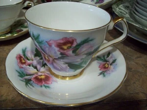 Rare Royal Windsor Fine Bone China Tea Cup and Saucer Orchid Made in England - Picture 1 of 2