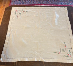 EMBROIDERED CARD TABLE SQUARE TABLE CLOTH VINTAGE 1950S 32" IRISH LINEN - Picture 1 of 3