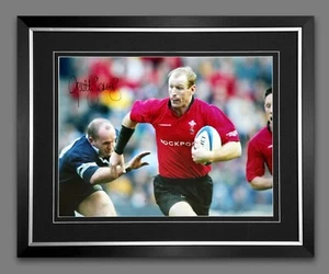 Gareth Thomas Hand Signed and Framed 12x16 Wales Rugby Photograph : D - Picture 1 of 4