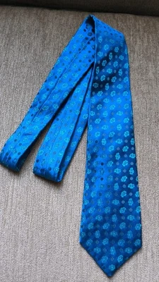 Corbata Kiton azul ultramar 7 pliegues, perfecto estado Foto 1 de 4