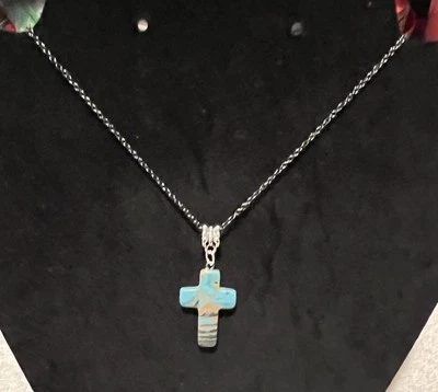 Cruz de piedra de mármol verde con collar chapado en negro sobre hierro de 18 pulgadas NUEVO hecho a mano Foto 1 de 4