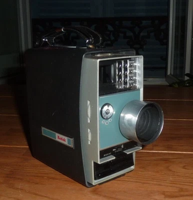 CAMERA DOUBLE 8 MM KODAK ELECTRIC AUTOMATIC 8 AVEC CHARGEUR DE FILM - Bild 1 von 4
