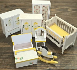 Vintage 8tlg Konvolut Puppenhaus Möbel weiß Schrank Truhe Schaukelpferd Hochstuhl - Bild 1 von 6