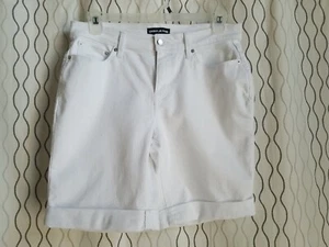 DKNY Women's Roll Cuff Bermuda Denim Jeans White Shorts Size 12 - Picture 1 of 12
