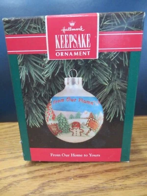 Hallmark * 1992 ~ 'FROM OUR HOME TO YOURS ' Christmas Ornament-glass-free ship Foto 1 de 3