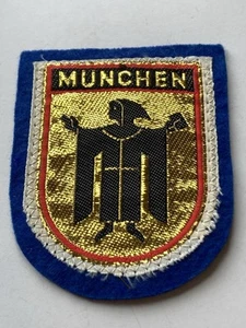 Vintage MUNCHEN Munich Germany PATCH Coat Of Arms Embroidered Gold Blue Felt - Picture 1 of 5
