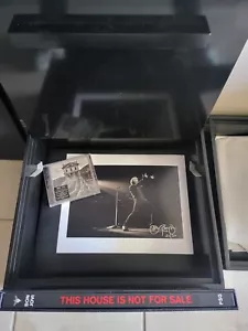 Jon Bon Jovi Memorabilia autógrafa*** LIBRO FIRMADO, FOTOGRAFÍA FIRMADA, COFRE - Imagen 1 de 9