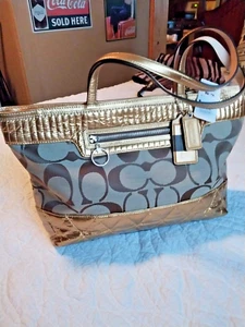 Bolso de Mano Coach Poppy Signature Caqui/Dorado #18676 (Nuevo Con Etiqueta) - Imagen 1 de 17