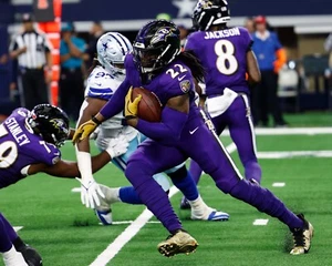 Foto de fútbol americano de Derrick Henry Running Action Baltimore Ravens 8x10 NFL - Imagen 1 de 1