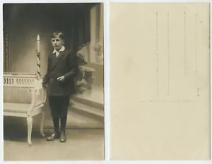 68948 - Kommunion - Junge im Anzug im Fotostudio - undatiertes Foto - Bild 1 von 1