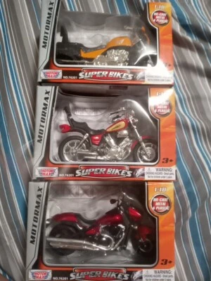 Motor Max SUPER BIKES 1/18  Yamaha 3 Bike Lot  - Image 1 of 4