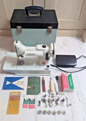 White Singer Featherweight 221k With Original Case, Manual & Accessories 1964 - Image 1 of 4