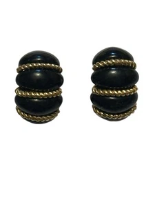 Boucles d'oreilles clips Kenneth Jay Lane noir et or largeur 1" x 3/4" - Photo 1/4