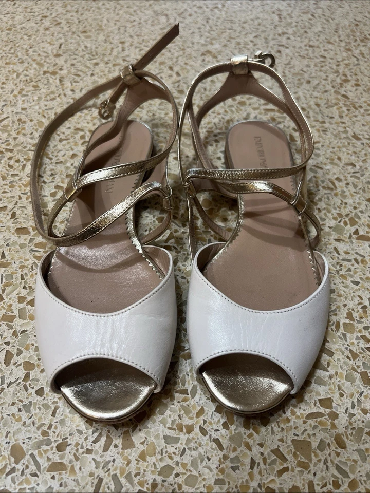 Sandalias Emporio Armani blancas y doradas Foto 1 de 4