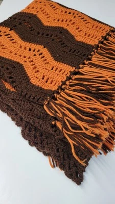 Manta de ganchillo estilo años 70 naranja marrón Chevron rayas afgano flecos borla Foto 1 de 4