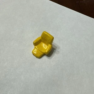 Mini Mutants Leonardo Sewer Playset 1994 TMNT Leo yellow chair seat Recliner - Picture 1 of 3