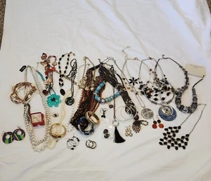 Lot of 3 pounds Costume Jewelry Vintage Now Necklaces bracelets earrings J10 - Picture 1 of 12
