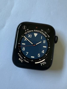 Apple Watch SE (1ère génération) / 44 mm / Cellulaire + GPS - Photo 1 sur 4