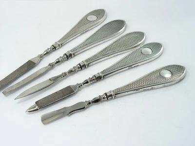 JUEGO ANTIGUO DE 5 IMPLEMENTOS HERRAMIENTAS DE MANICURA ART DECO CON MANGO DE PLATA Foto 1 de 4