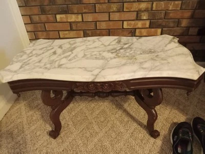 古董维多利亚雕刻瓦努特乌龟上衣大理石上衣桌子 — 第 1/2 张图片