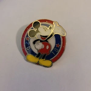 Prendedor Disney Trading Mickey Mouse 2018 rojo blanco azul - Imagen 1 de 2