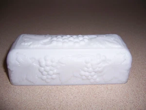Vintage Imperial Milchglas Traubenmuster Butterdose nur Deckel - Ersatz - Bild 1 von 2