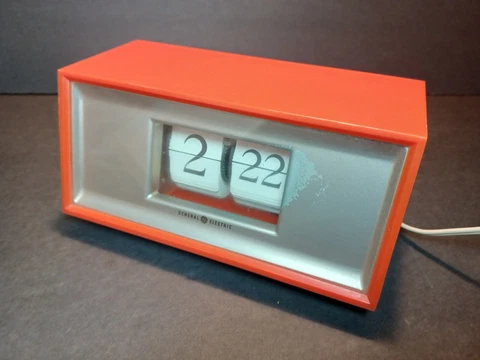 Vintage MCM General Electric GE Flip Clock 8114 Orange Tested Works Great Atomic Cover