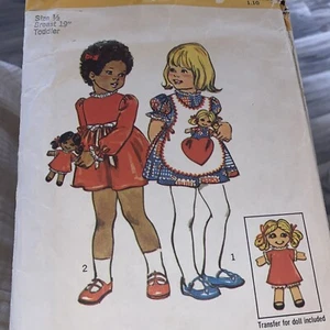 6684 Vintage Simplicity Sewing Pattern Girls 1970s Dress Apron Doll Toddler 1/2 - Picture 1 of 3