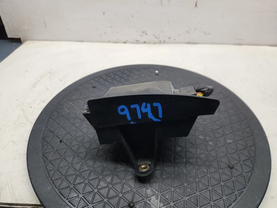 Sensor de punto ciego Porsche Macan 2015-2018 con soporte lado del pasajero usado OEM Foto 1 de 4