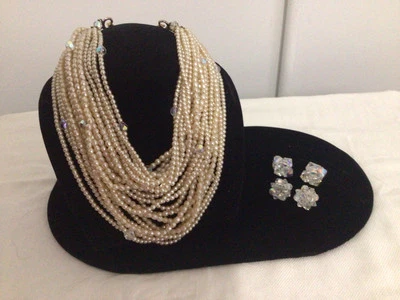 "Fabuloso collar y pendientes recortados de perlas de imitación y cristal de 15""". Foto 1 de 4