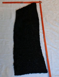 Echtes Fell Rest Lamm  schwarz gebraucht ca von 21-30 x 65-72 cm  - Bild 1 von 4