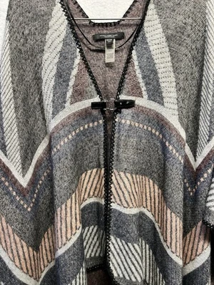 Poncho para mujer Marc New York Andrew Marc con cierre de metal, algunos enganches - Ver fotos Foto 1 de 4